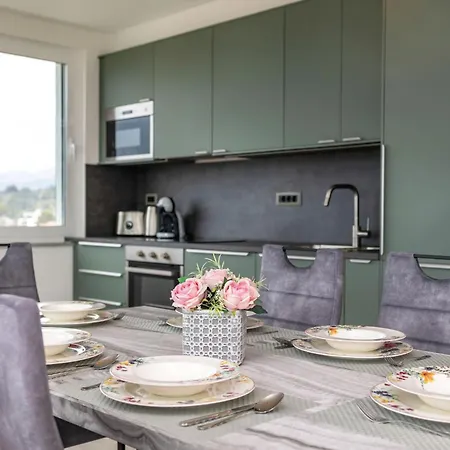 Apartman Palma And Luxury Penthouse For A Family With Swiming Pool,Parking,Terrace,Panoramic View At The Sea,Podstrana Exterior photo