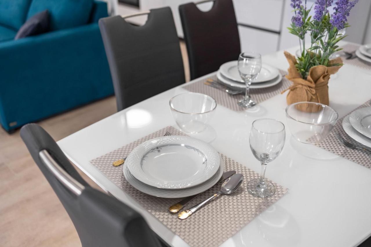 Apartman Palma And Luxury Penthouse For A Family With Swiming Pool,parking,terrace,panoramic View At The Sea,podstrana Podstrana