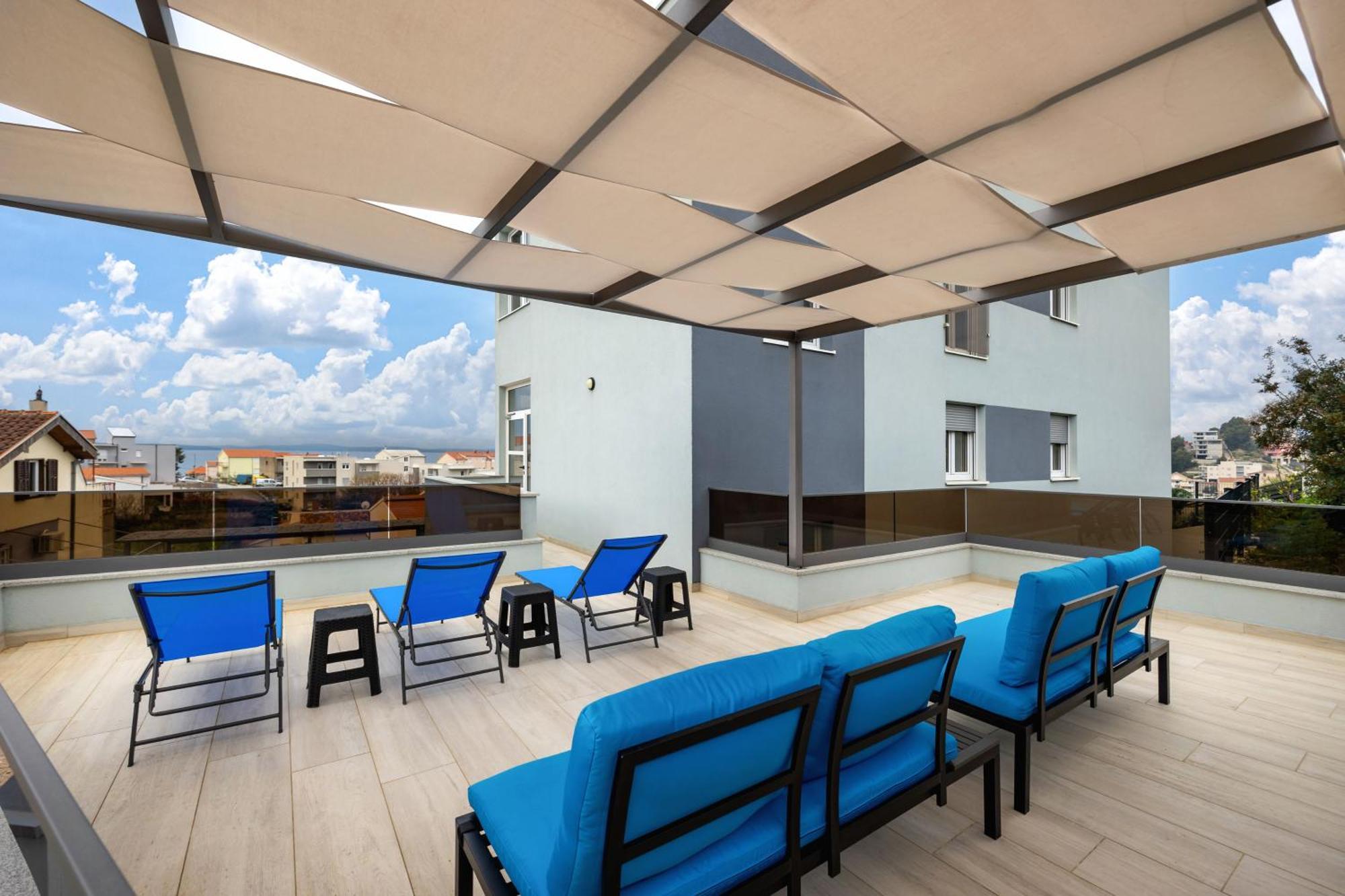 Apartman Palma And Luxury Penthouse For A Family With Swiming Pool,parking,terrace,panoramic View At The Sea,podstrana