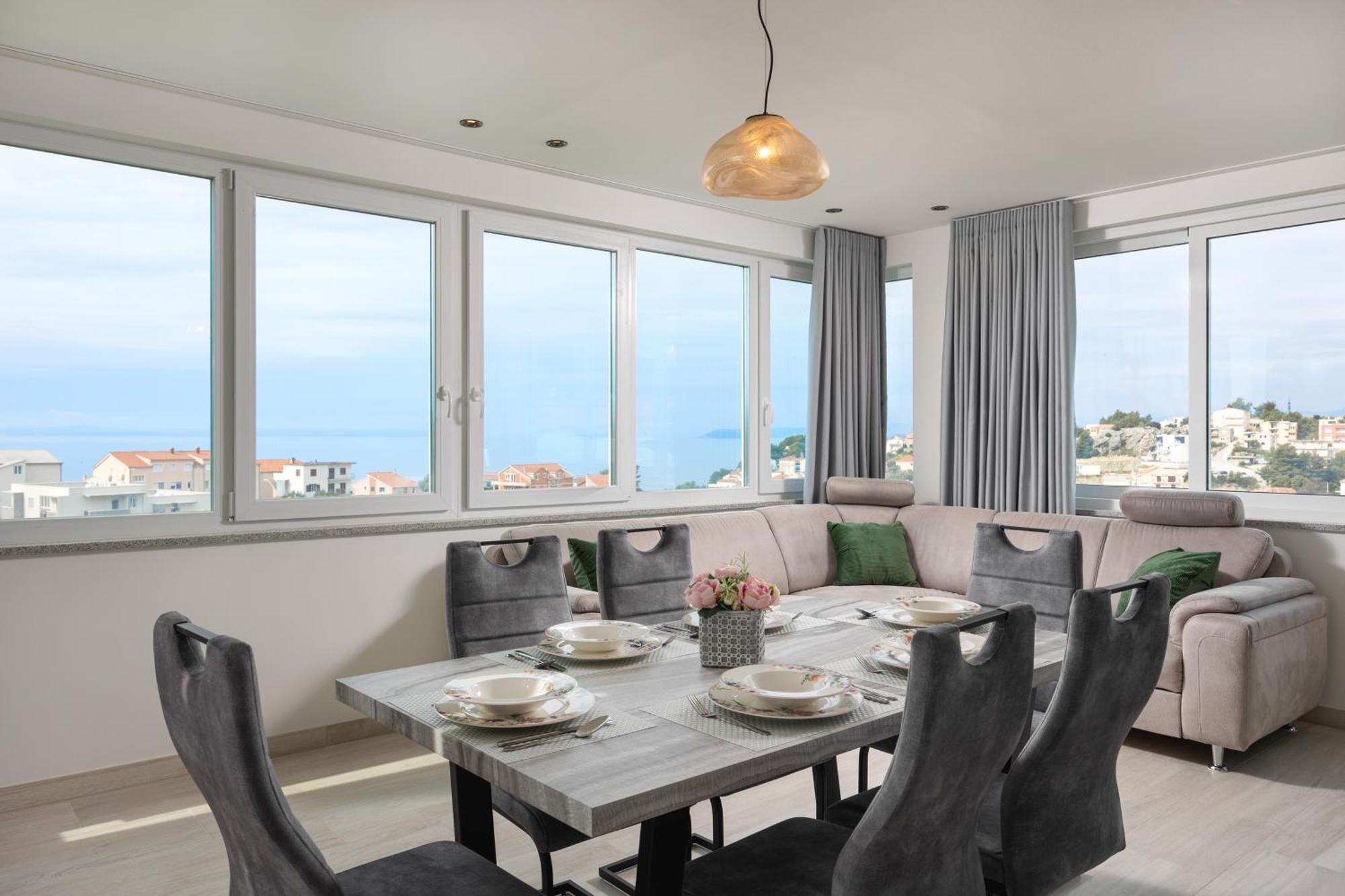 Palma And Luxury Penthouse For A Family With Swiming Pool,parking,terrace,panoramic View At The Sea,podstrana