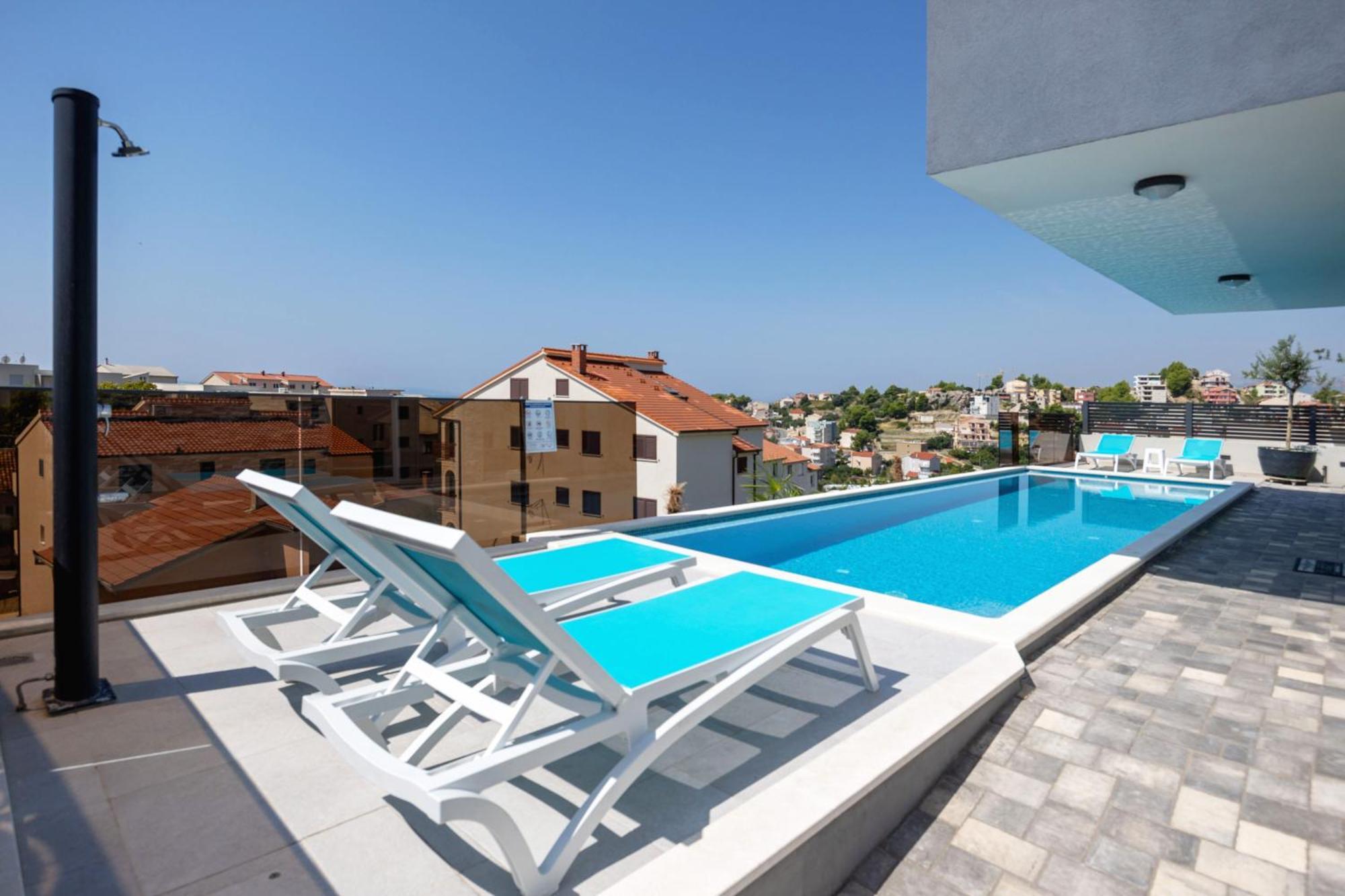 Palma And Luxury Penthouse For A Family With Swiming Pool,parking,terrace,panoramic View At The Sea,podstrana Apartman *